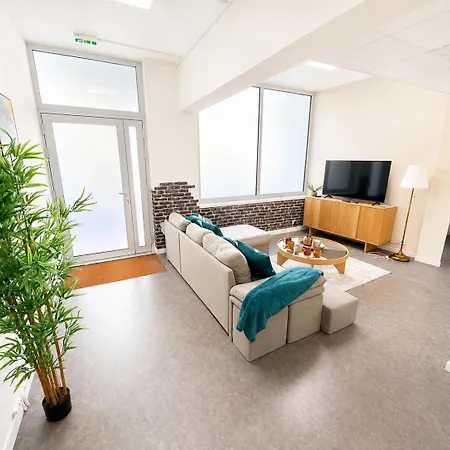 Cosy 5 100m2, Centre Ville, Draps Et Serviettes, Climatise, Parking Gratuit, Tgv, Arenes A Pied 5 Minutes דירה *