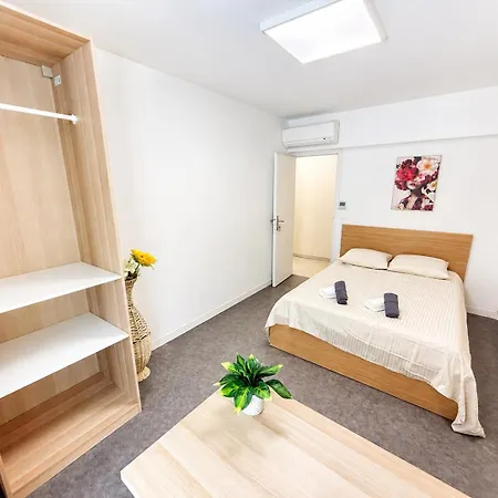 Cosy 5 100m2, Centre Ville, Draps Et Serviettes, Climatise, Parking Gratuit, Tgv, Arenes A Pied 5 Minutes דירה