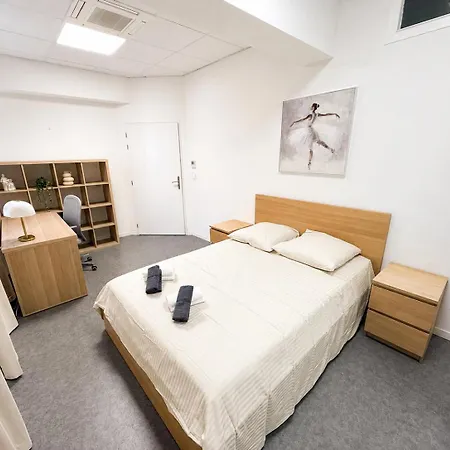 Cosy 5 100m2, Centre Ville, Draps Et Serviettes, Climatise, Parking Gratuit, Tgv, Arenes A Pied 5 Minutes * Nîmes