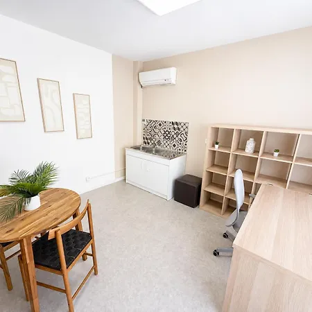 Cosy 5 100m2, Centre Ville, Draps Et Serviettes, Climatise, Parking Gratuit, Tgv, Arenes A Pied 5 Minutes Appartement Nîmes